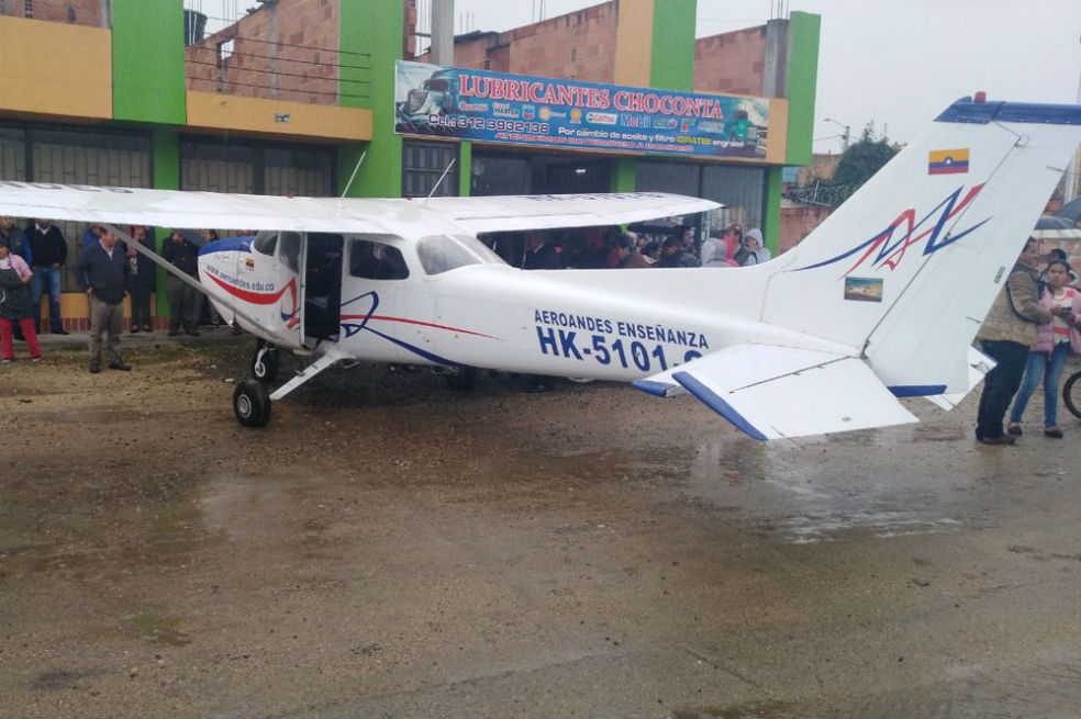 Avioneta aterriza de emergencia en Chocontá