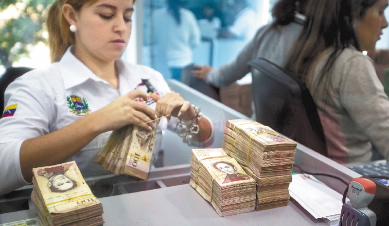 Cae el bolívar, cae la economía