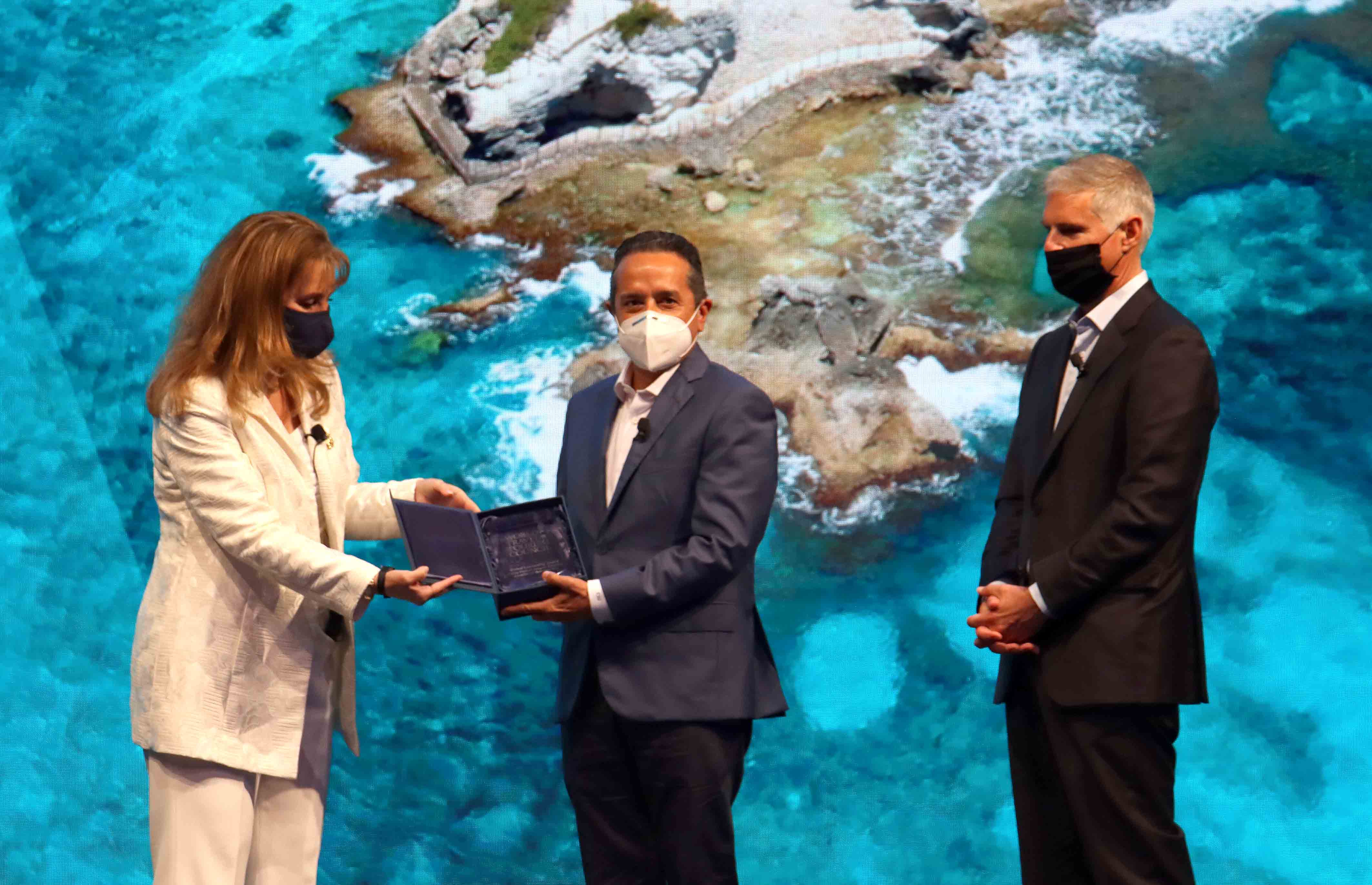 El Gobernador de Quintana Roo, Carlos Joaquín González, recibió el Global Leadership Award.