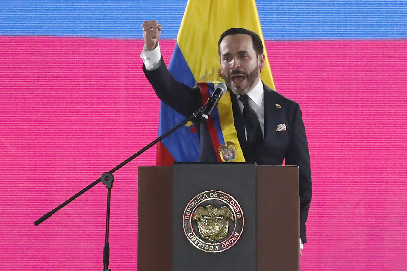 De la Espriella empieza a gobernar con desafíos: fisuras con Uribe y la oposición de Petro