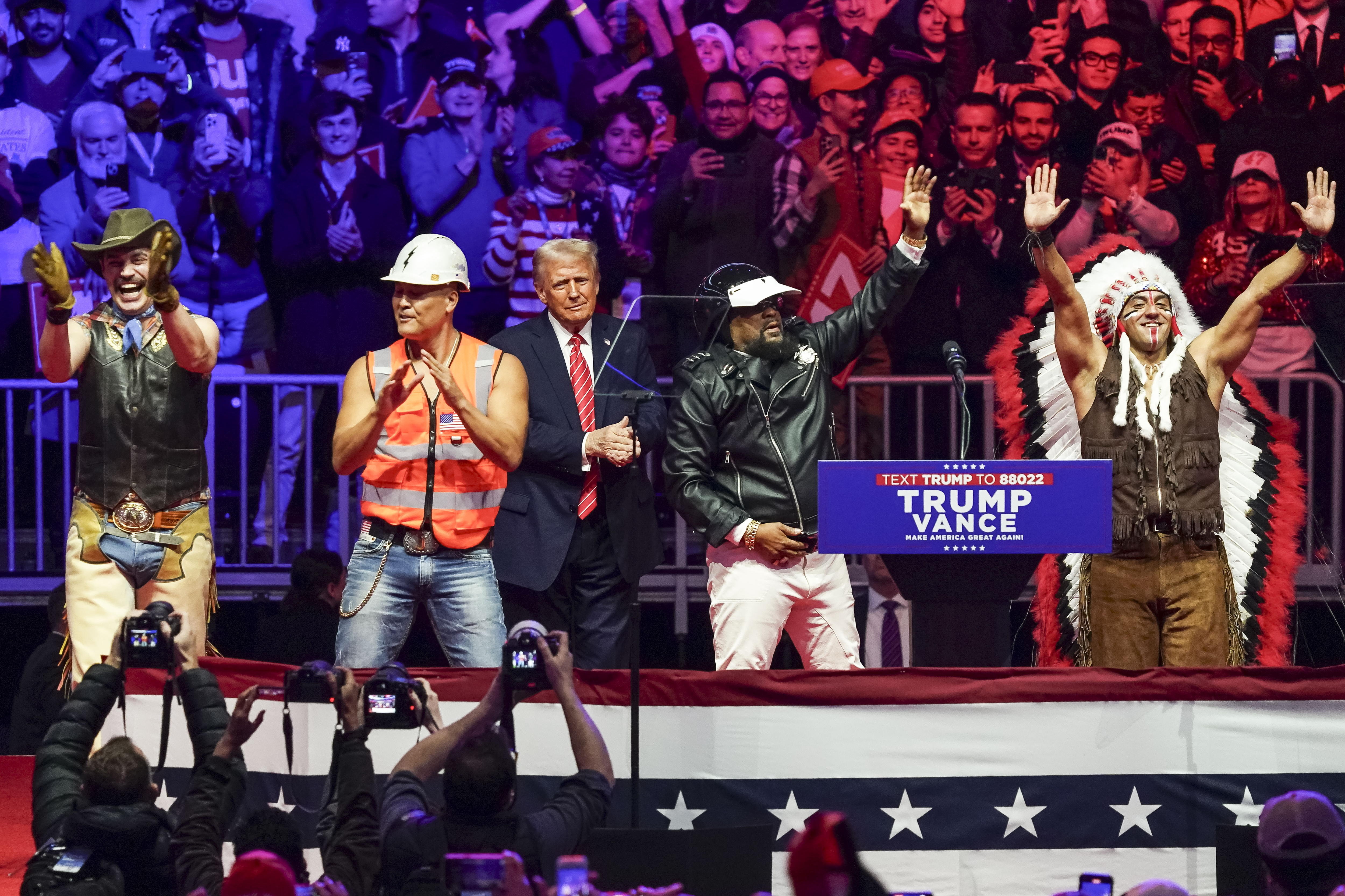 Washington (United States), 19/01/2025.- US President-elect Donald Trump (C) with the group the Village People at a rally at Capital One Arena in Washington, DC, USA, 19 January 2025. President-elect Donald Trump, who defeated Joe Biden to become the 47th president of the United States, will be inaugurated on 20 January, though all of the planned outdoor ceremonies and events have been cancelled due to a forecast of extreme cold temperatures. (Estados Unidos) EFE/EPA/WILL OLIVER