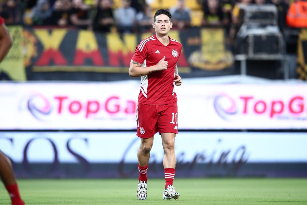 James se quedó sin técnico: Olympiacos despidió a Carlos Corberán