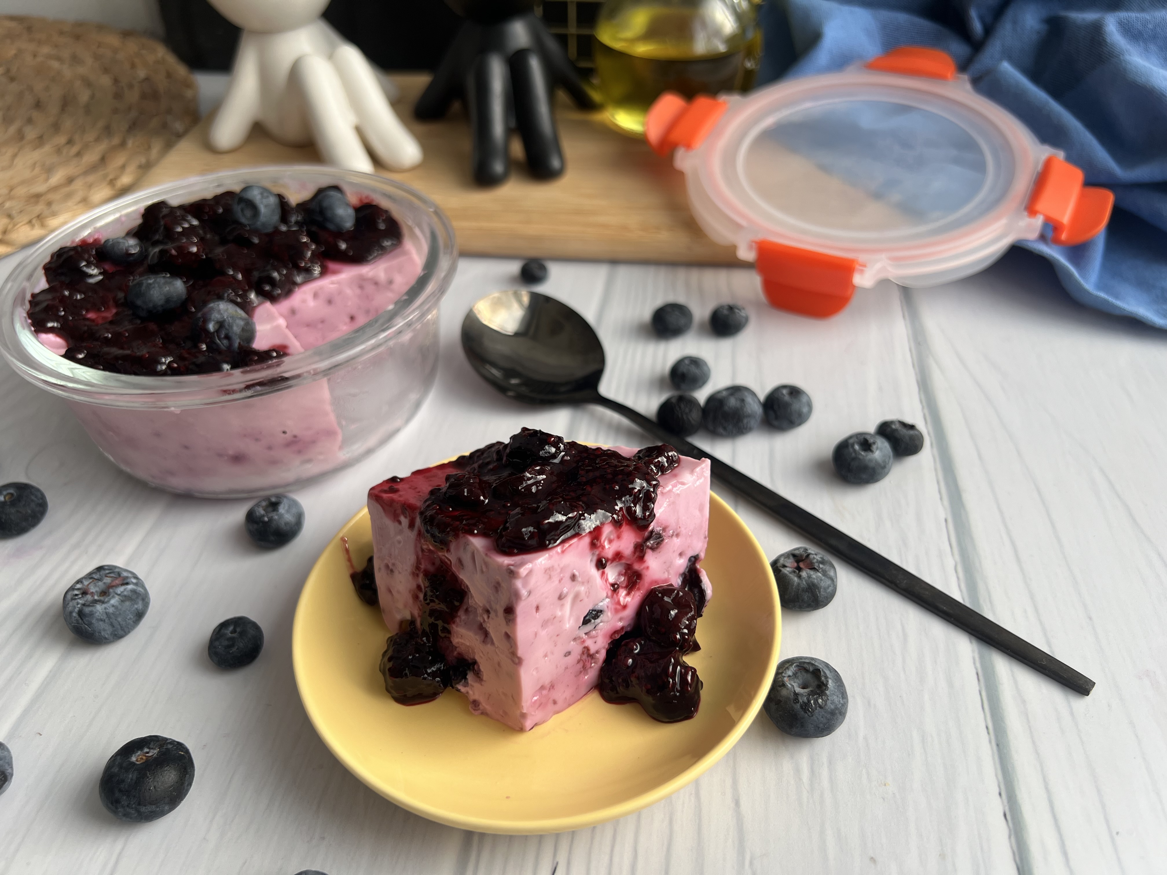 Gelatina de yogur con arándanos: postre fácil y cremoso