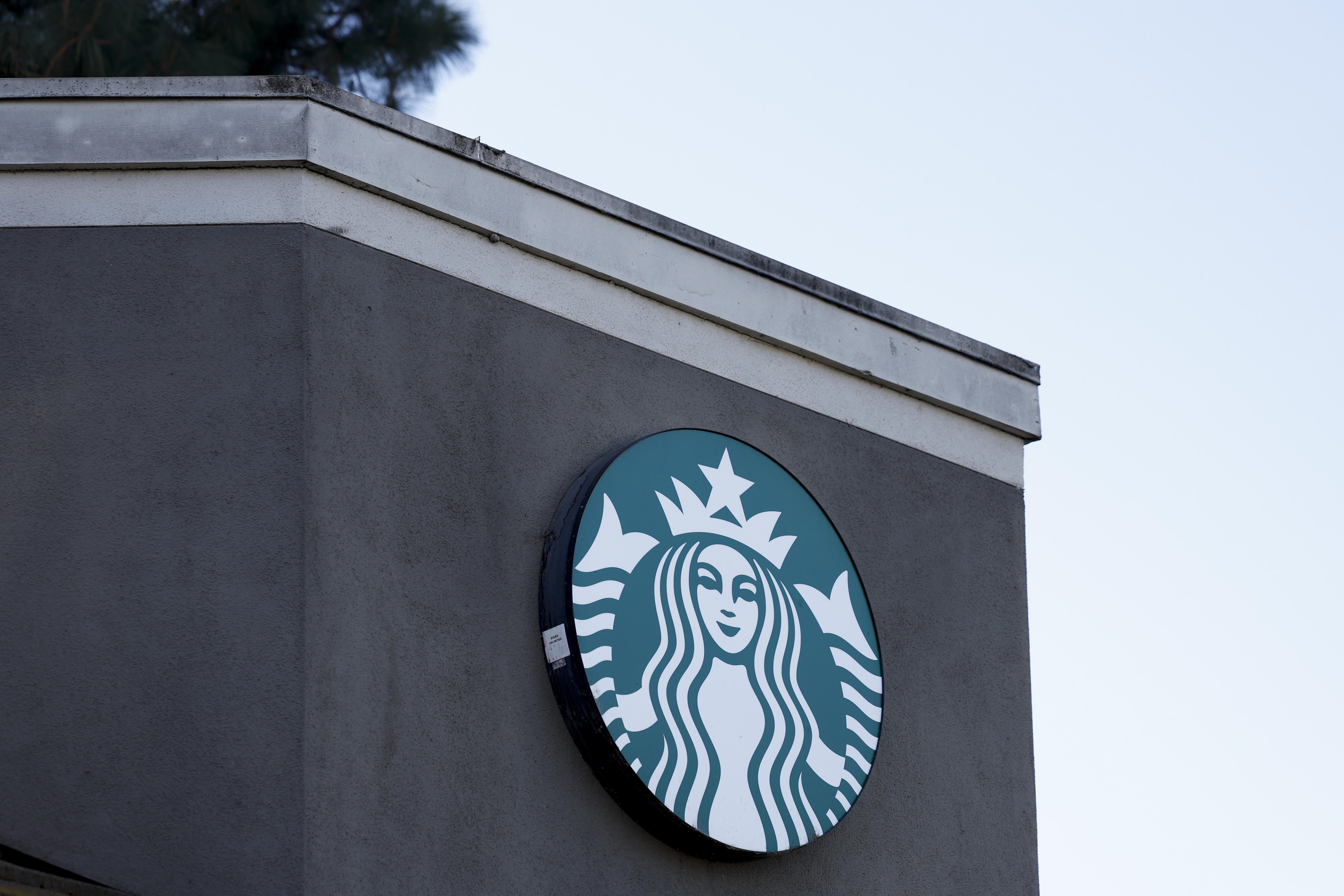 La razón por la que Starbucks eliminará 1.100 puestos de trabajo