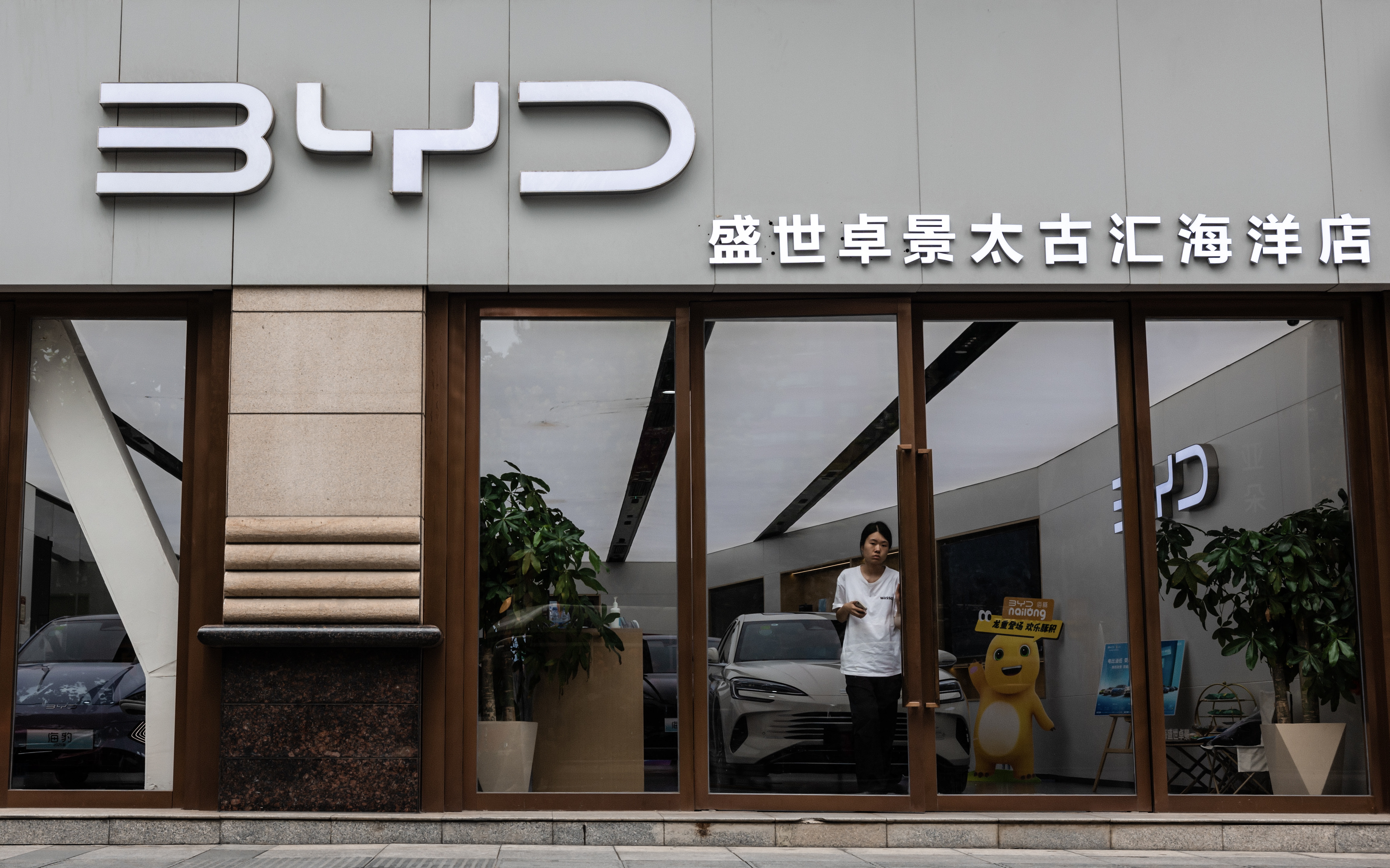 China pide a fabricantes de automóviles detener expansión en Europa