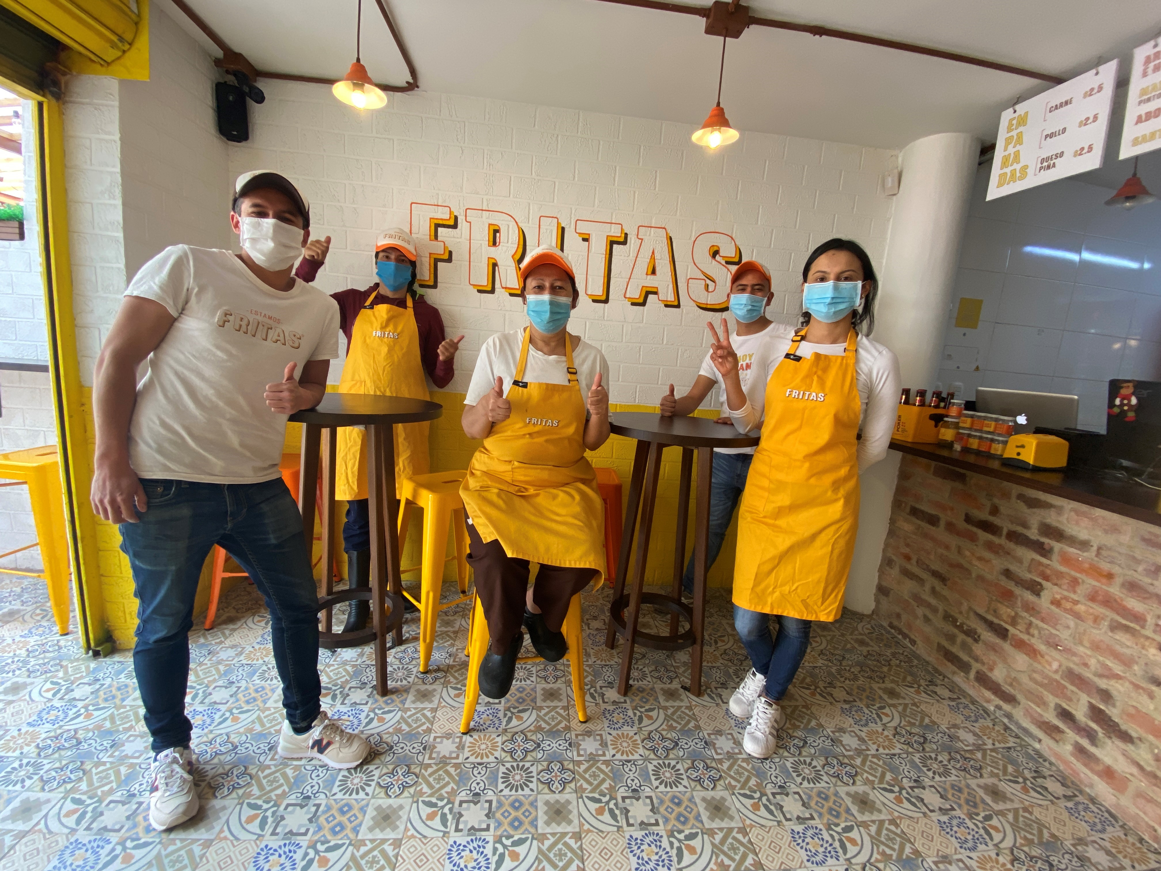 Hicieron negocio a punta de comida frita tradicional colombiana
