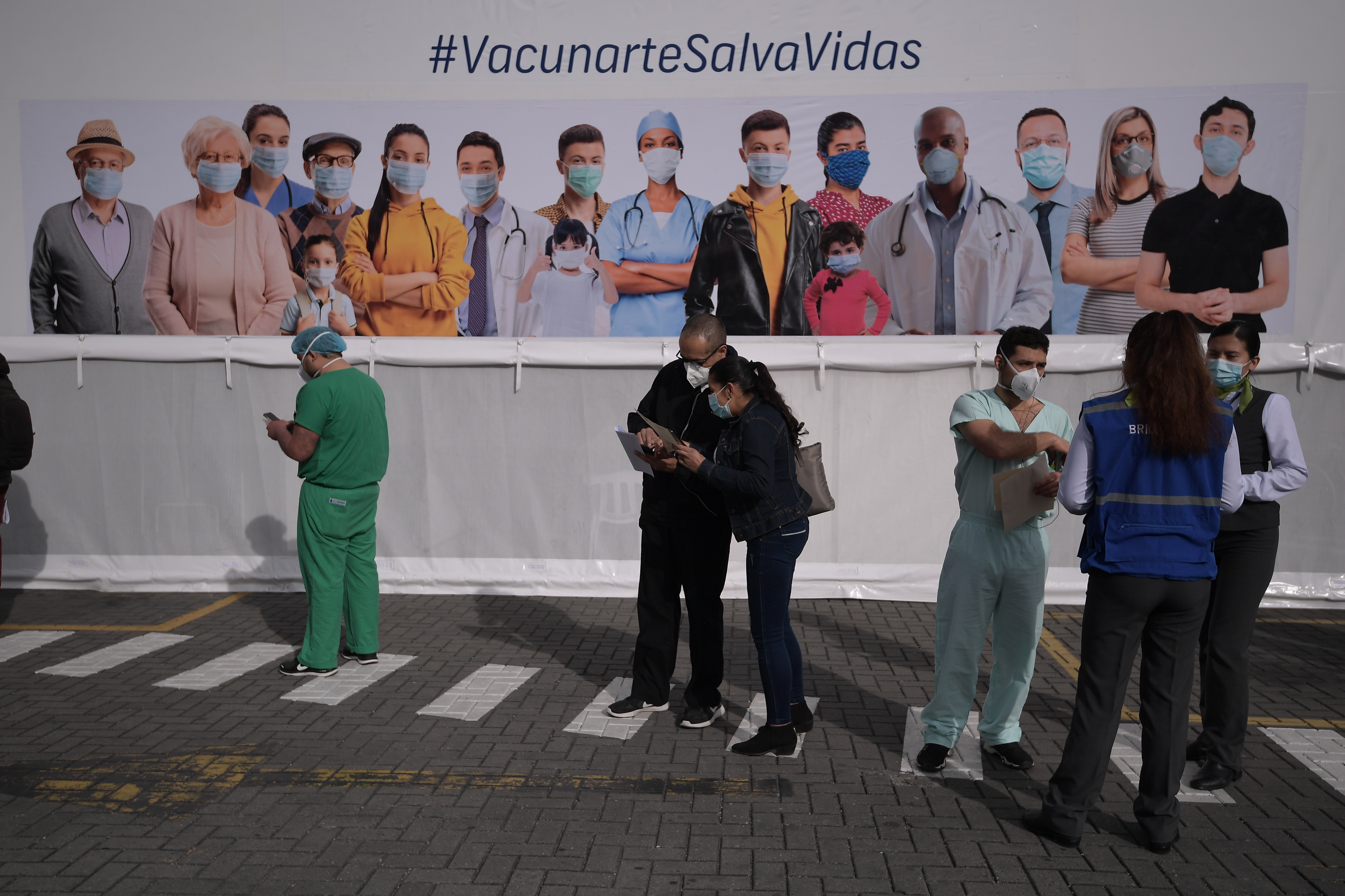 El 70 % de la población en Bogotá ya recibió primera dosis contra COVID-19