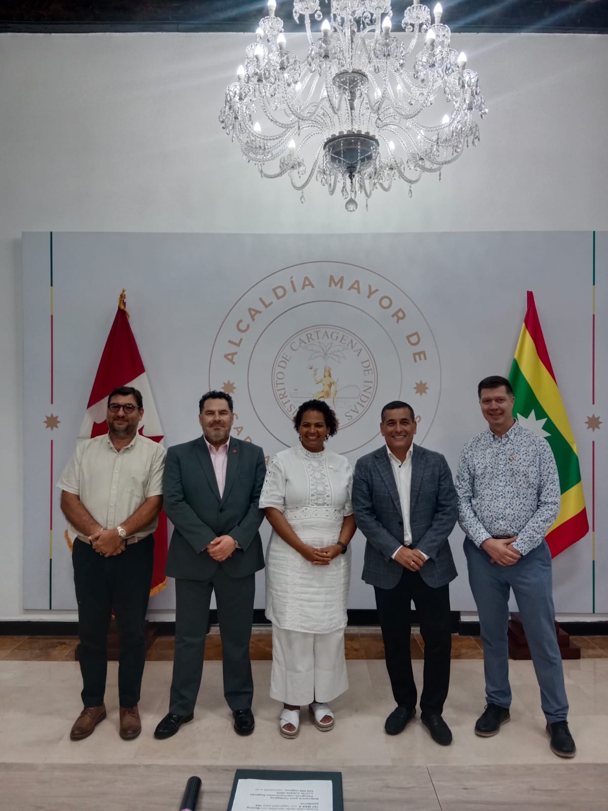 Francisco Vergara (director Oficina Regional Cartagena de ProColombia), Leonardo Vargas (gerente de ventas de Air Canada en Colombia), Elizabeth Williams (embajadora de Canadá en Colombia), Dumek Turbay Paz (alcalde de Cartagena) y Mathieu Parenteau (director de la Oficina de Quebec en Bogotá).