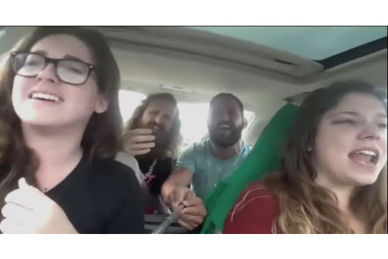 Selfie-canción por poco termina en tragedia