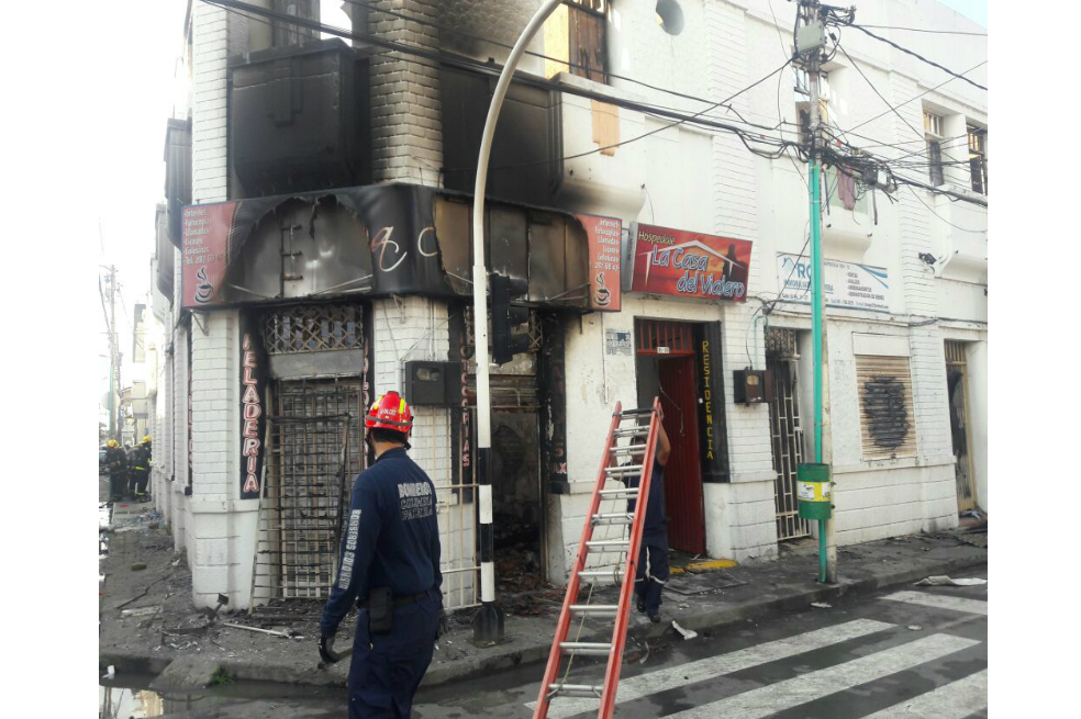 Incendio de edificio en Palmira deja un muerto y dos heridos