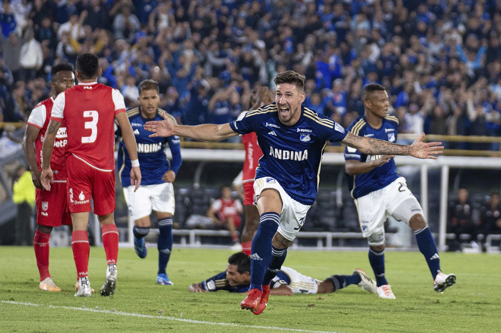 Santiago Giordana celebra su gol en el Millonarios vs. Santa Fe.