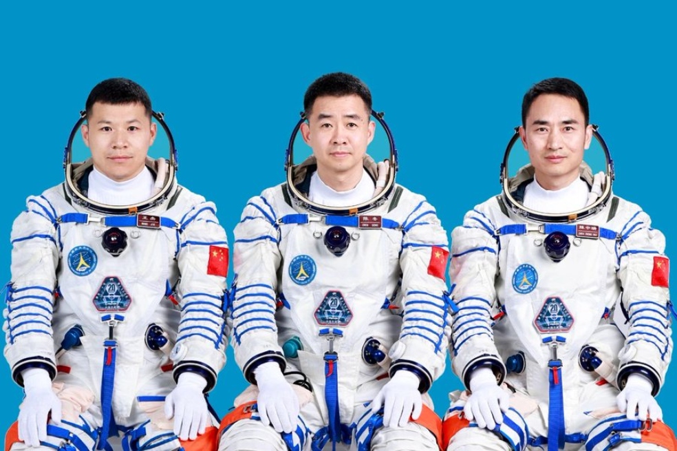 El regreso de tres astronautas a la Tierra se retrasa por impacto con escombros espaciales
