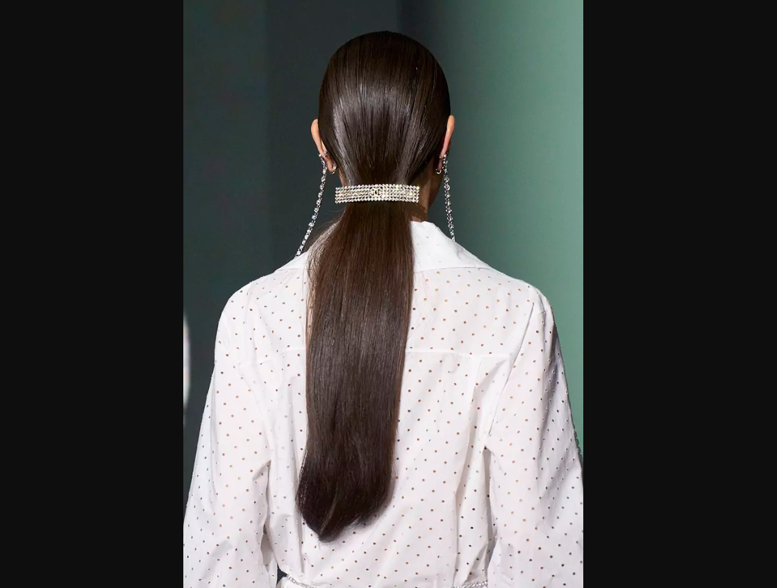 Chanel impone una nueva cola de caballo suelta durante la Semana de la Moda en París