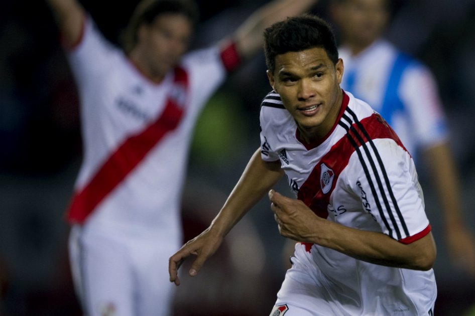 River Plate gana con goles colombianos y queda a un punto del liderato