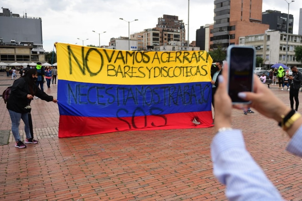 Colombia atraviesa por su tercera ola de contagios por COVID-19 que, hasta la fecha, ha resultado más letal que las dos anteriores, pues el número de fallecimientos ha alcanzado la cifra de 465 en un día.