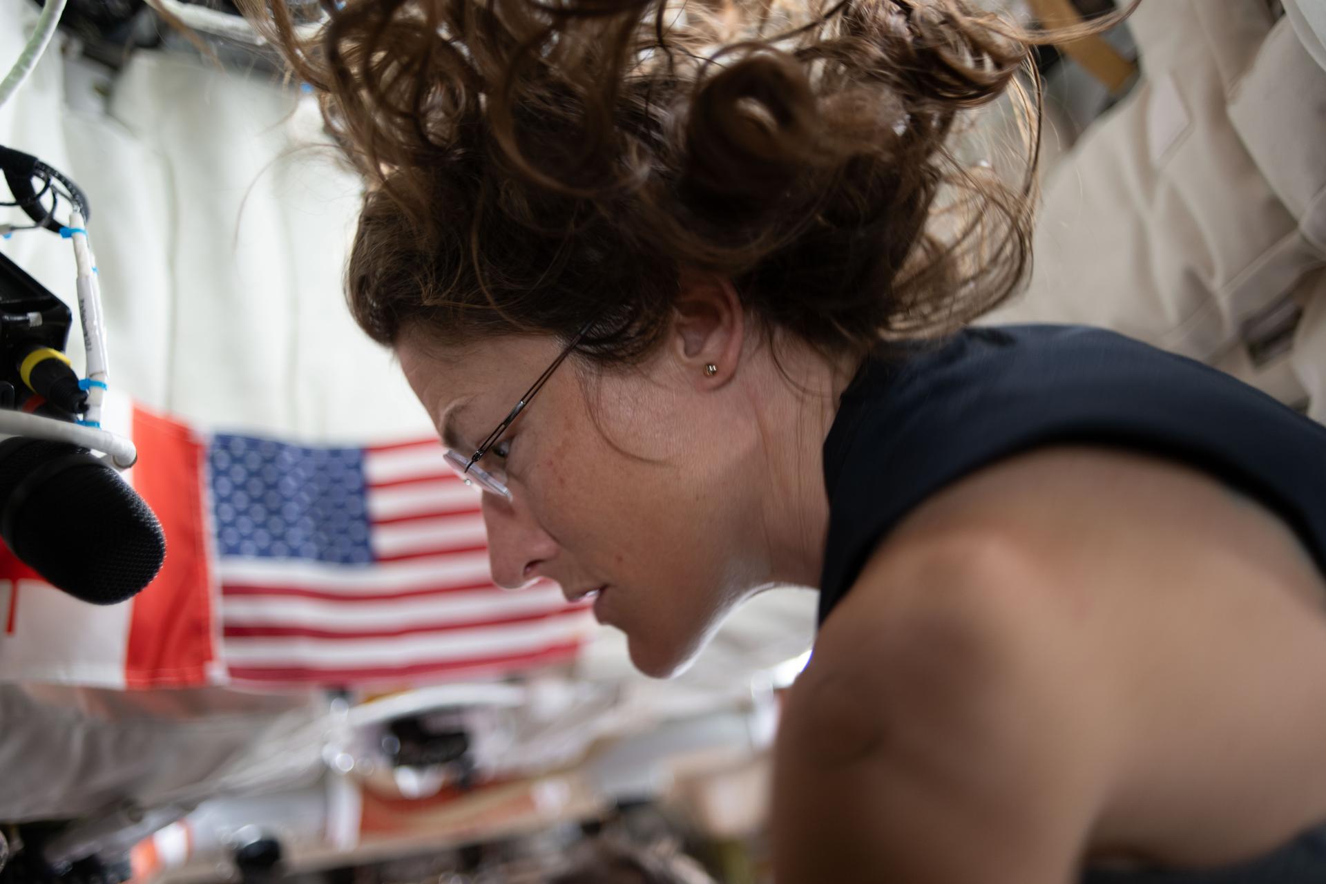 En video: astronauta habla sobre la dificultad para mantener el equilibrio tras misión lunar
