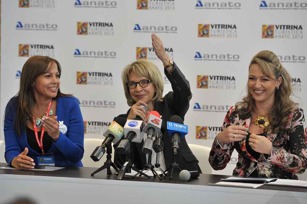 Sandra Taylor, viceministra de Turismo (izq.); Cecilia Álvarez-Correa, ministra de Comercio, Industria y Turismo, y Paula Cortés, presidenta de Anato. / Gustavo Torrijos - El Espectador