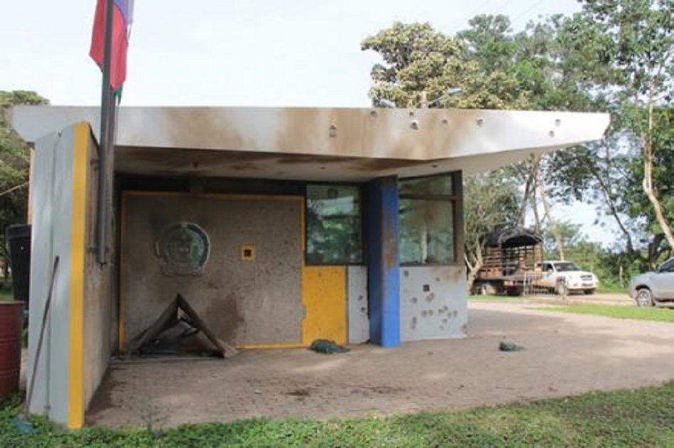 Atentado a CAI en el Valle dejó un policía herido y varias casas afectadas