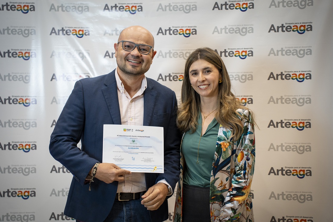Unisimón recibe reconocimiento nacional por su liderazgo social y ambiental