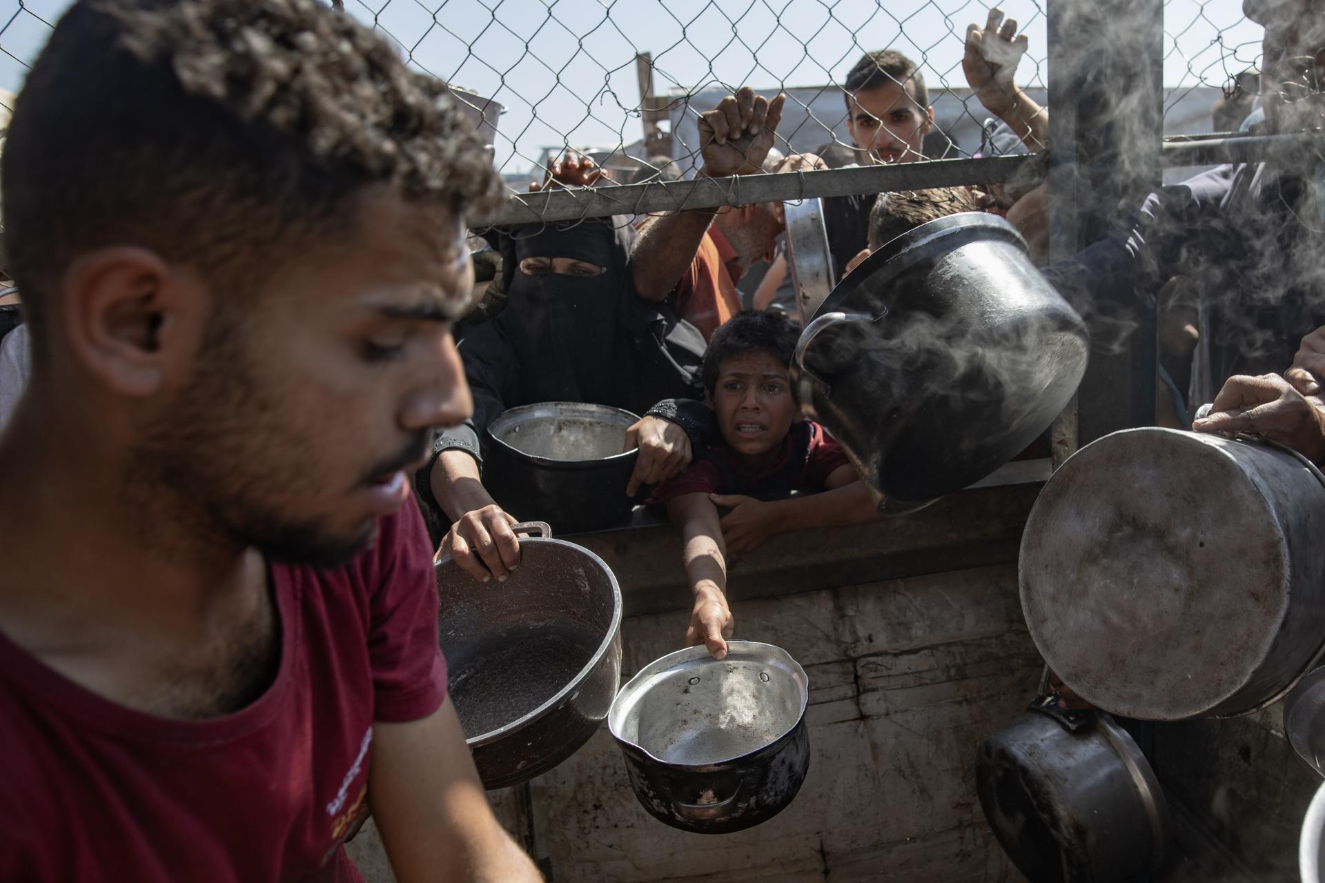 Israel ordenó disparar sin razón a palestinos que buscan comida: medios israelíes