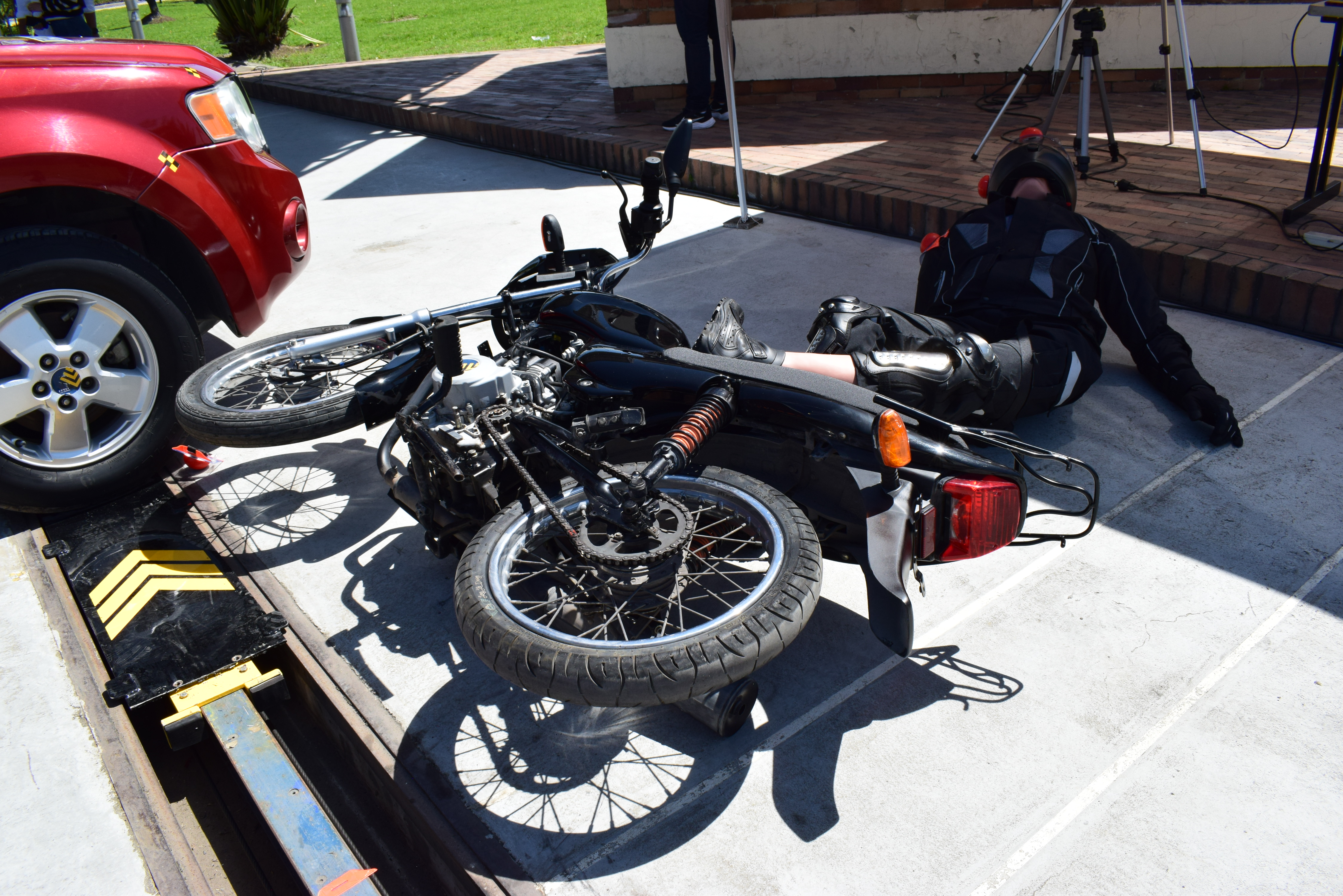 CESVI Colombia realiza el primer ensayo de choque para motocicletas