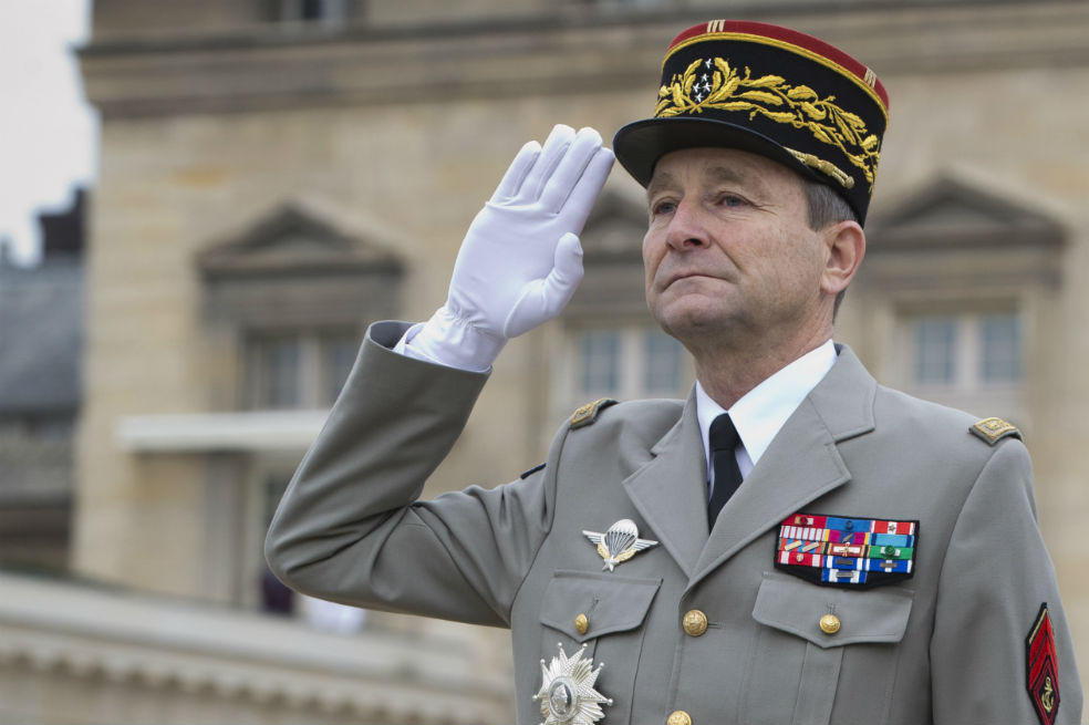 Dimite el jefe del Estado Mayor de Francia tras roce con Macron