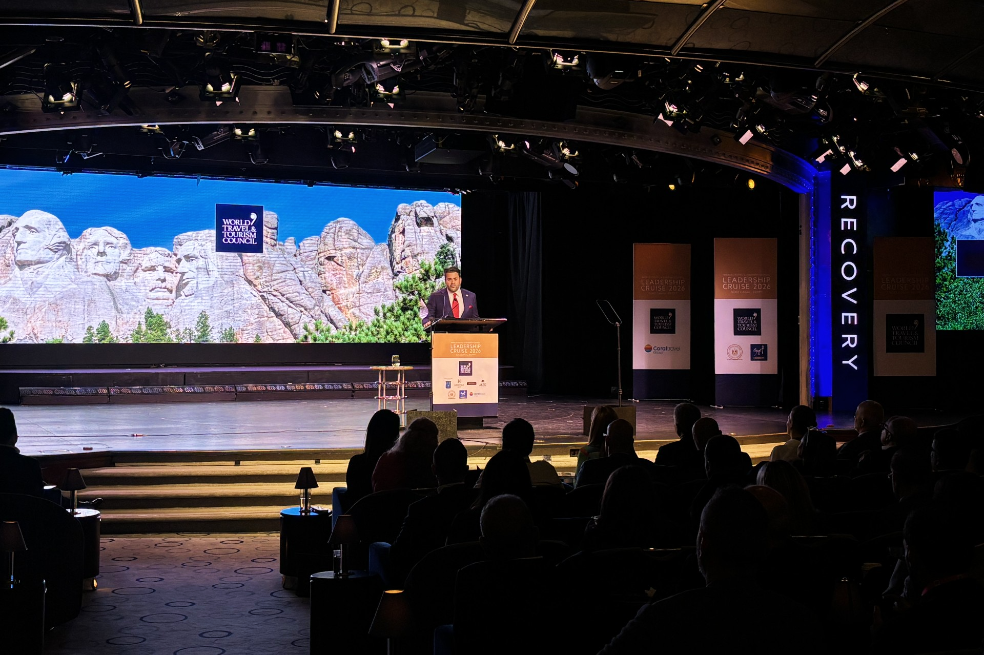 EE. UU. busca liderar la próxima década del turismo mundial, dice Nick Adams
