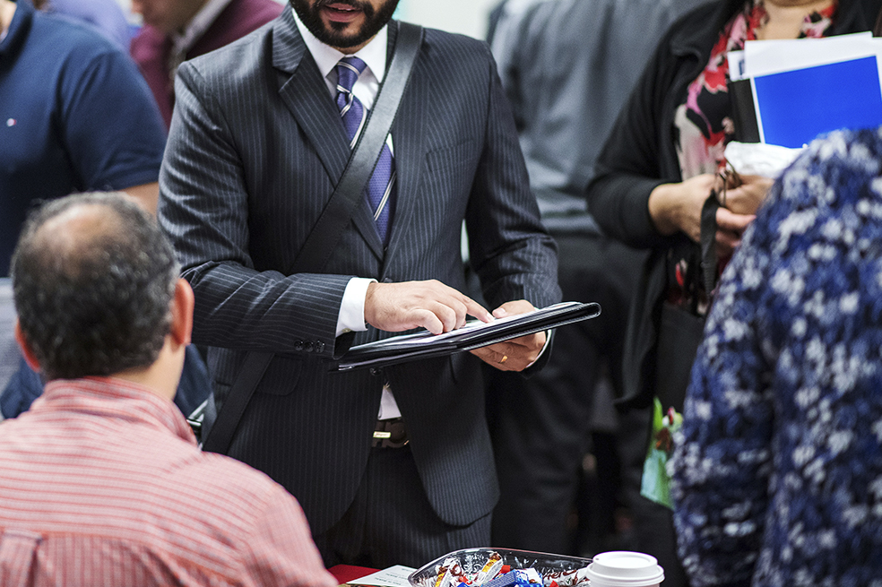 ¿Por qué tantos estadounidenses aún tienen varios empleos?