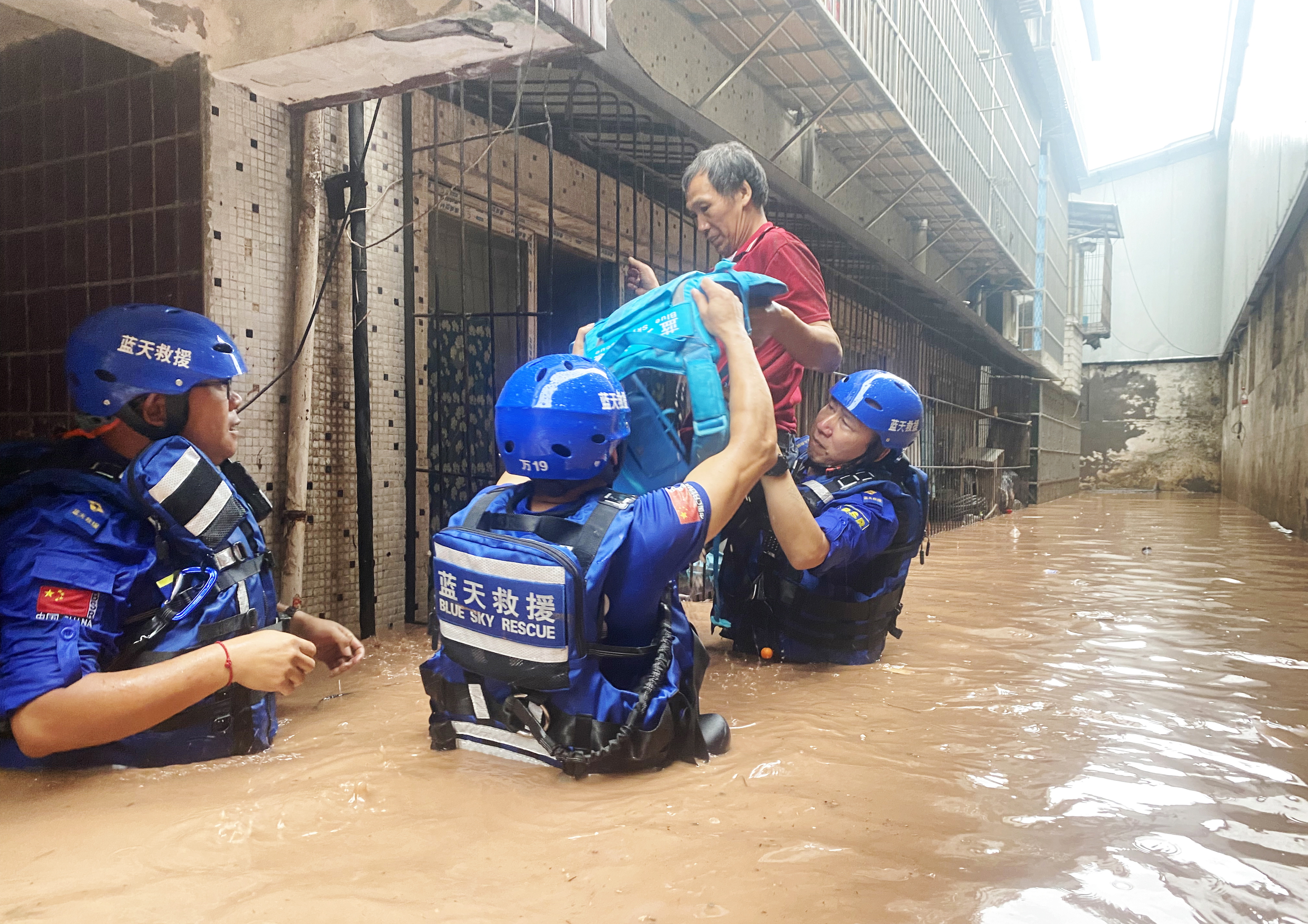 Las fuertes lluvias en China mataron a 15 personas y desplazaron a miles más