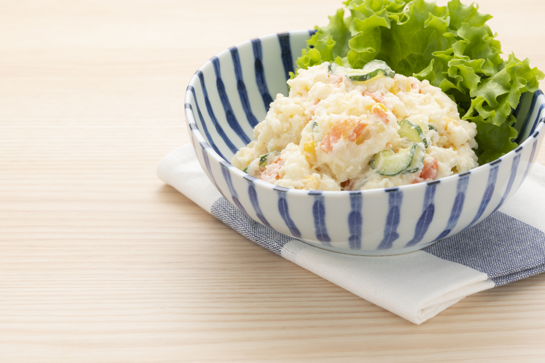 Ensalada de papa cremosita para llevar a la mesa