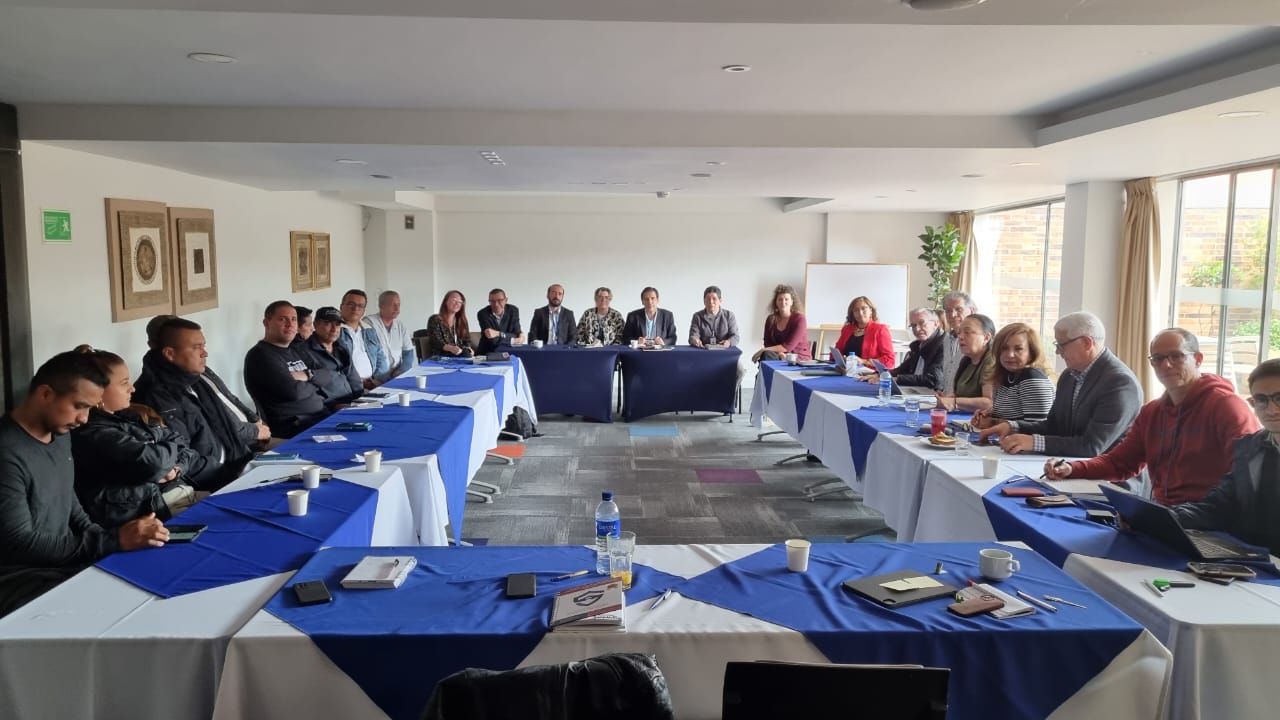 Tras polémica con carros de UNP, mesa entre Gobierno y disidencia EMC continúa