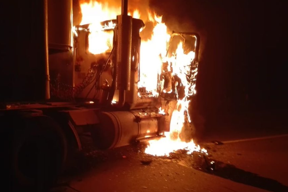 ELN habría incinerado seis vehículos al norte de Antioquia