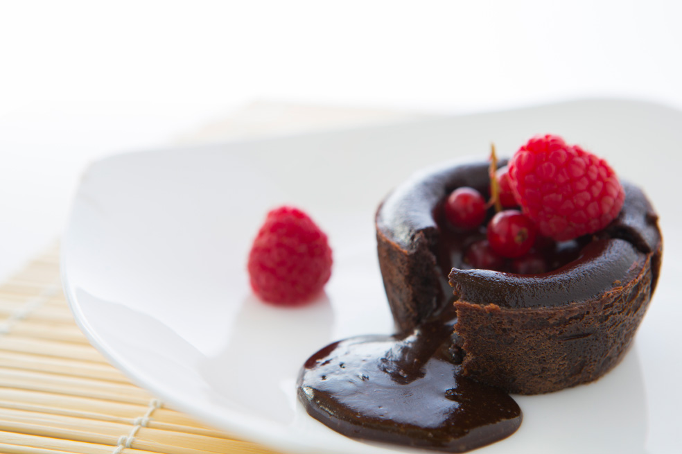 Volcán de chocolate en air fryer: paso a paso para hacer este postre