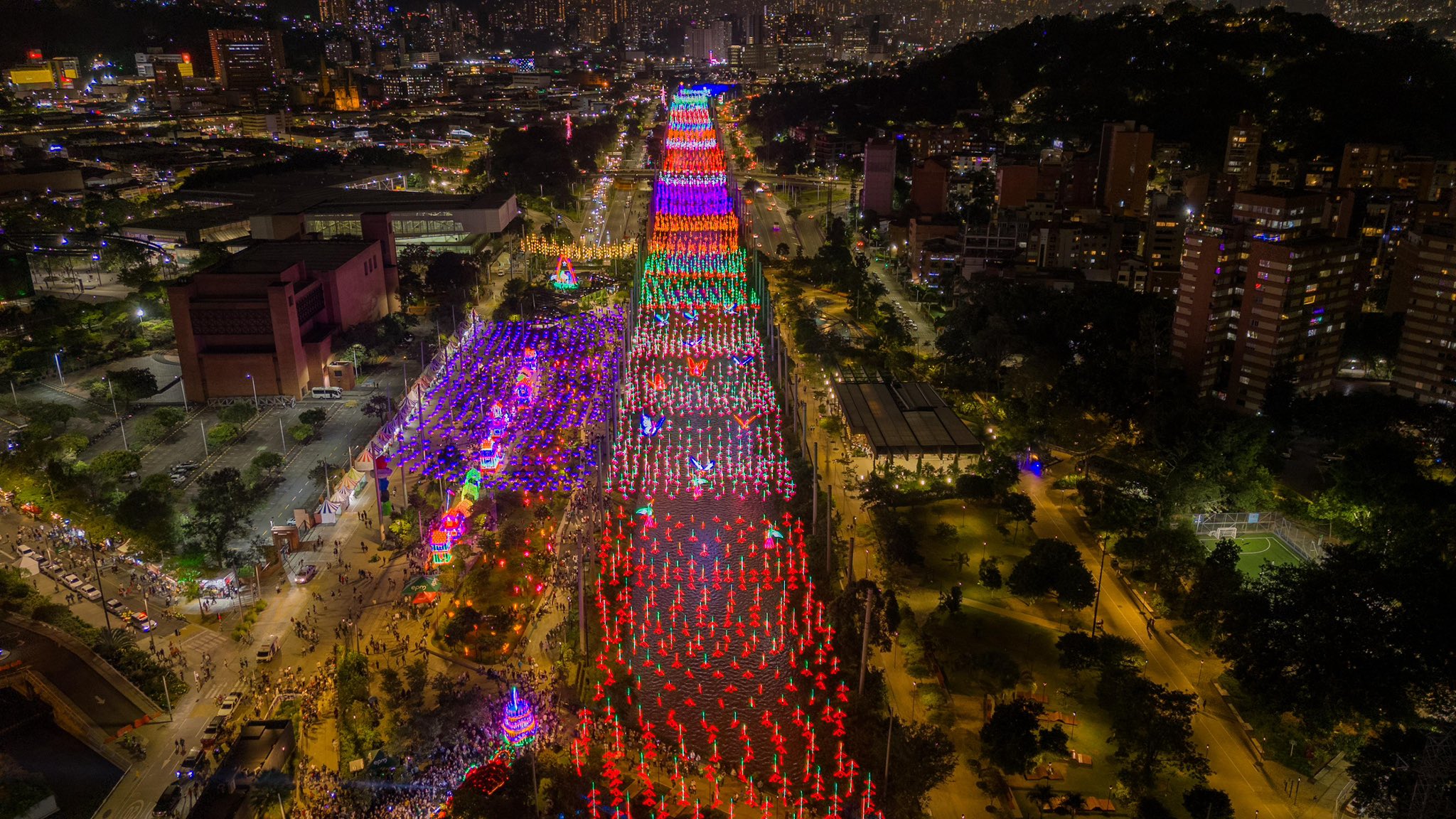En imágenes: se encendieron los alumbrados navideños en Medellín
