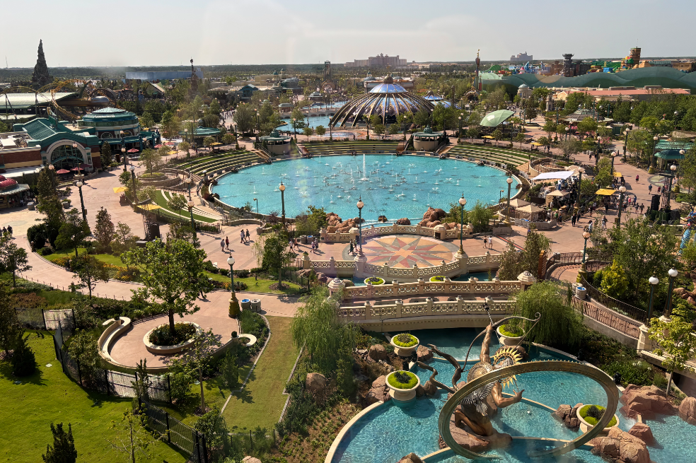 Vista de Epic Universe desde Universal Helios Grand Hotel.
