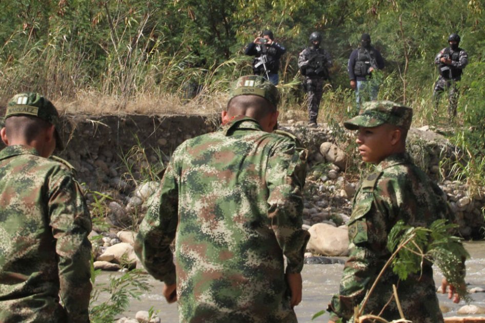 No provocar ni dejarse provocar, orden a militares colombianos en la frontera