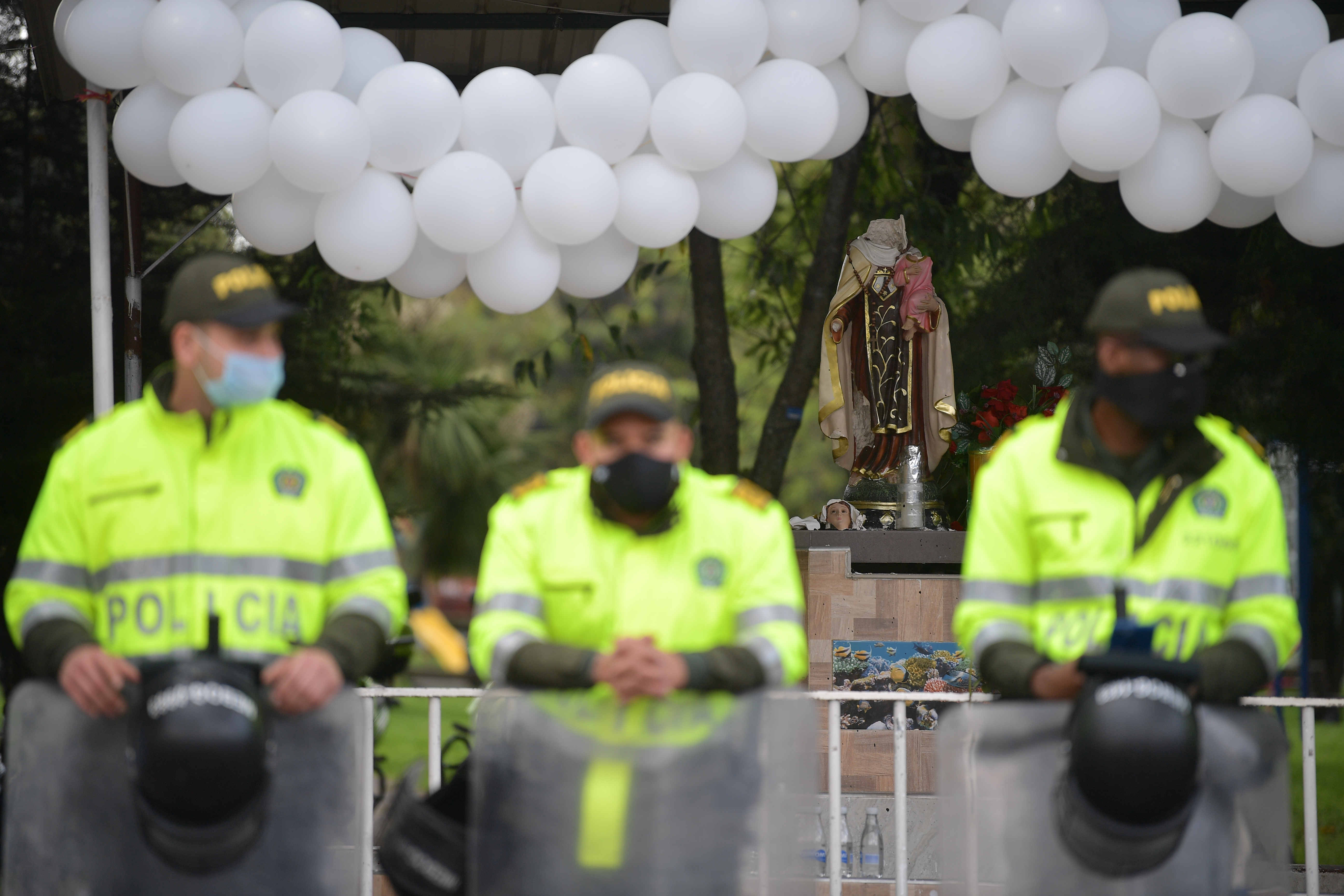 Piden suspensión de policías que podrían estar implicados en la muerte de dos jóvenes