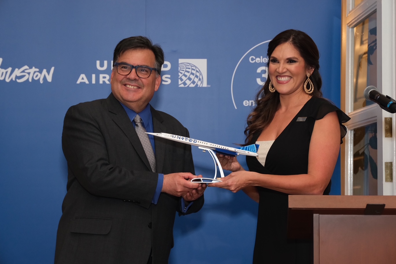 United Airlines celebra 30 años de conectar a  Colombia con Estados Unidos
