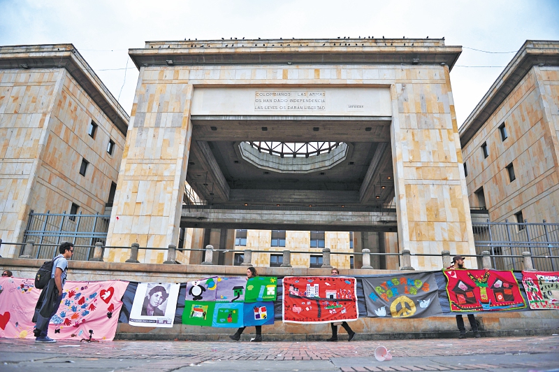 La historia del tejido que envolvió el Palacio de Justicia