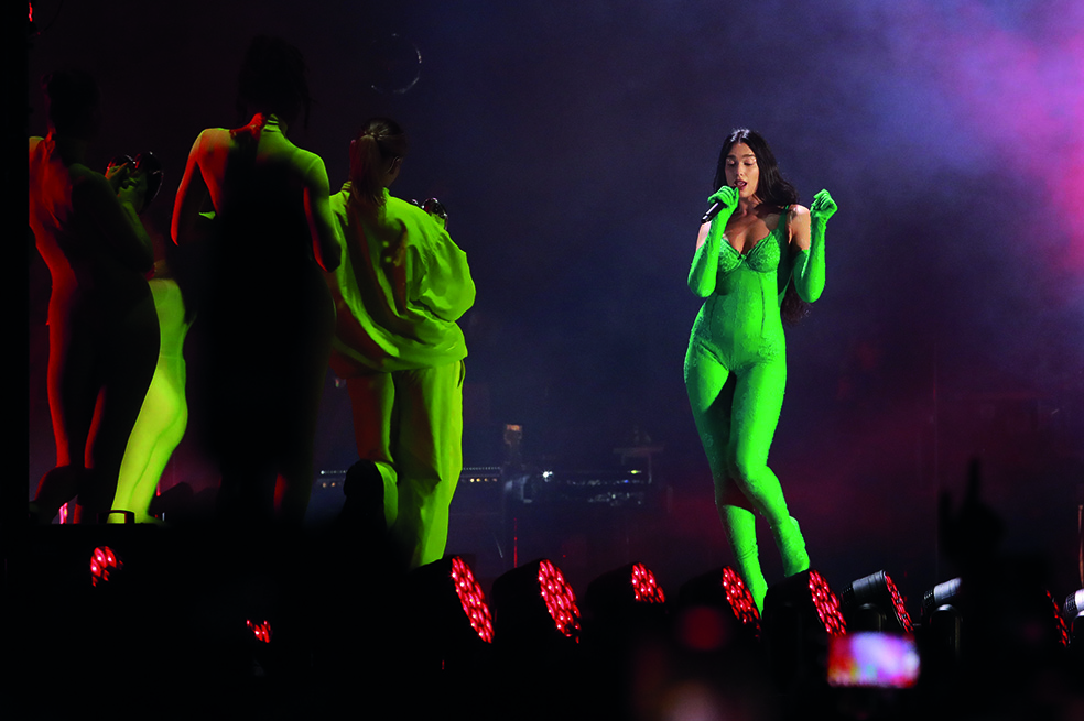 Video: Dua Lipa enamoró a los colombianos hablando en español