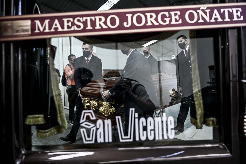 Nacido en La Paz, en cercanías de Valledupar, Jorge Oñate era uno de los clásicos de la música vallenata, con una destacada trayectoria musical de más de medio siglo, y por su potente voz era conocido como "El Jilguero de América" y "El Ruiseñor del Cesar".