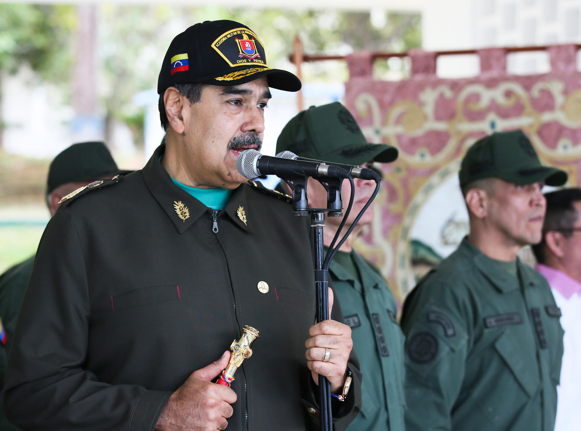 ¿Qué implica el estado de conmoción decretado por Maduro tras las explosiones en Venezuela?