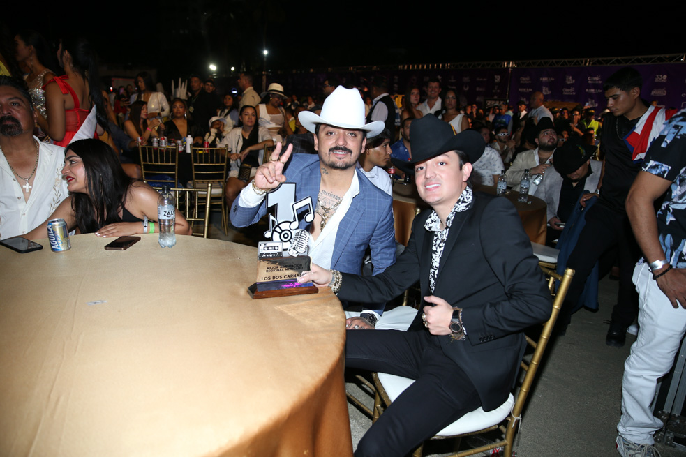 LOS DOS CARNALES