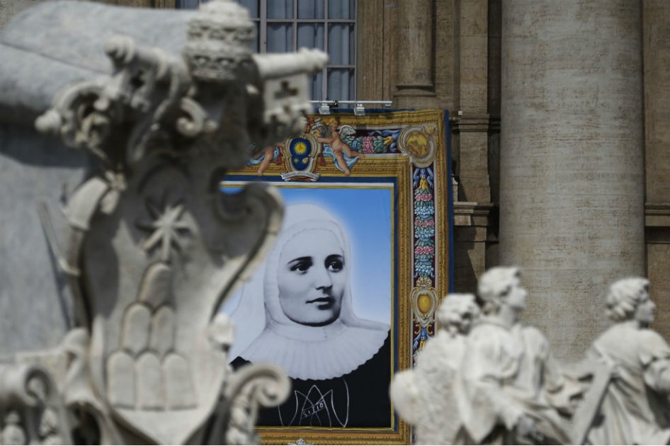 El papa proclama santa a la madre Laura