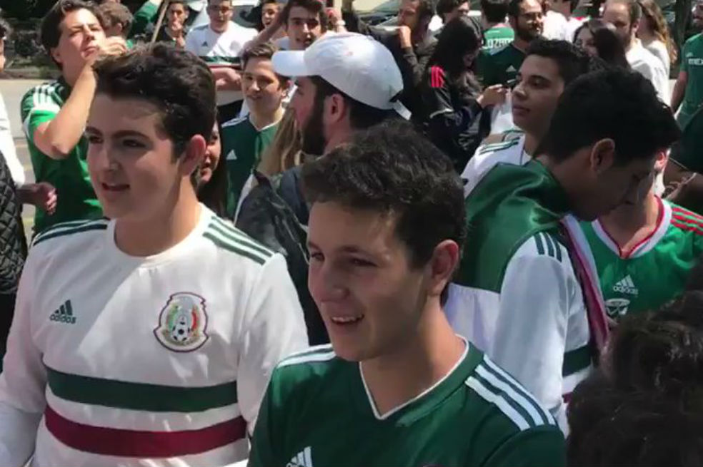 Mexicanos se tomaron la embajada de Corea en Ciudad de México como agradecimiento