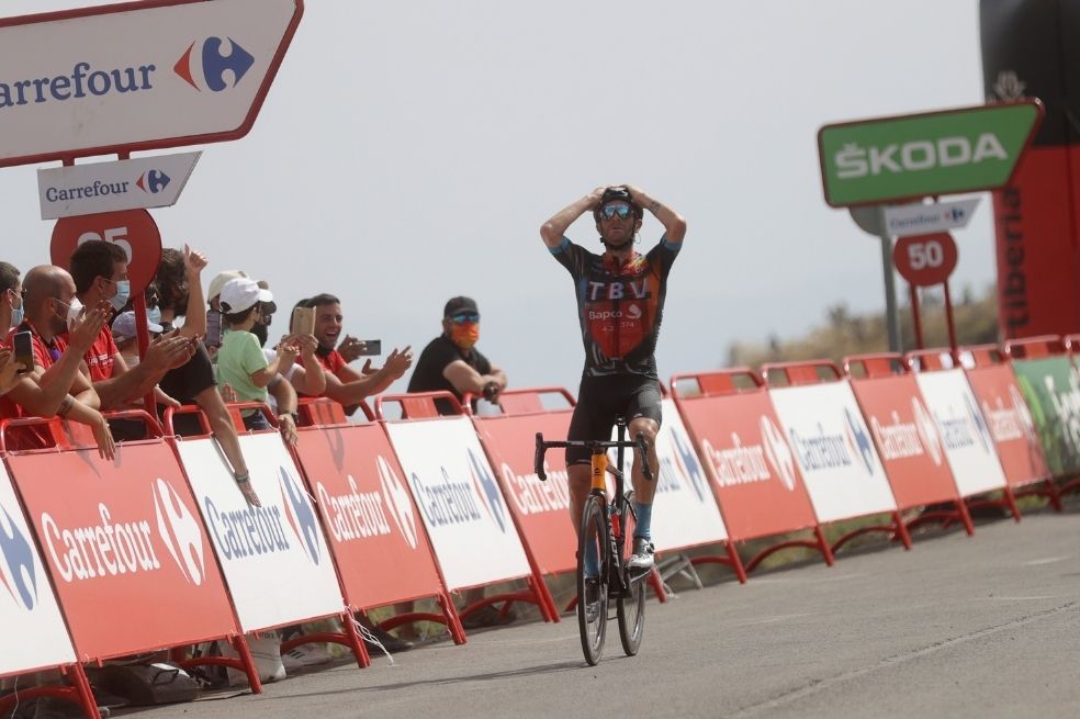 Damiano Caruso ganó la etapa y los favoritos se atacaron en el Alto de Velefique