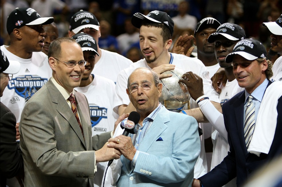 A los 92 años fallece Richard DeVos, cofundador de Amway
