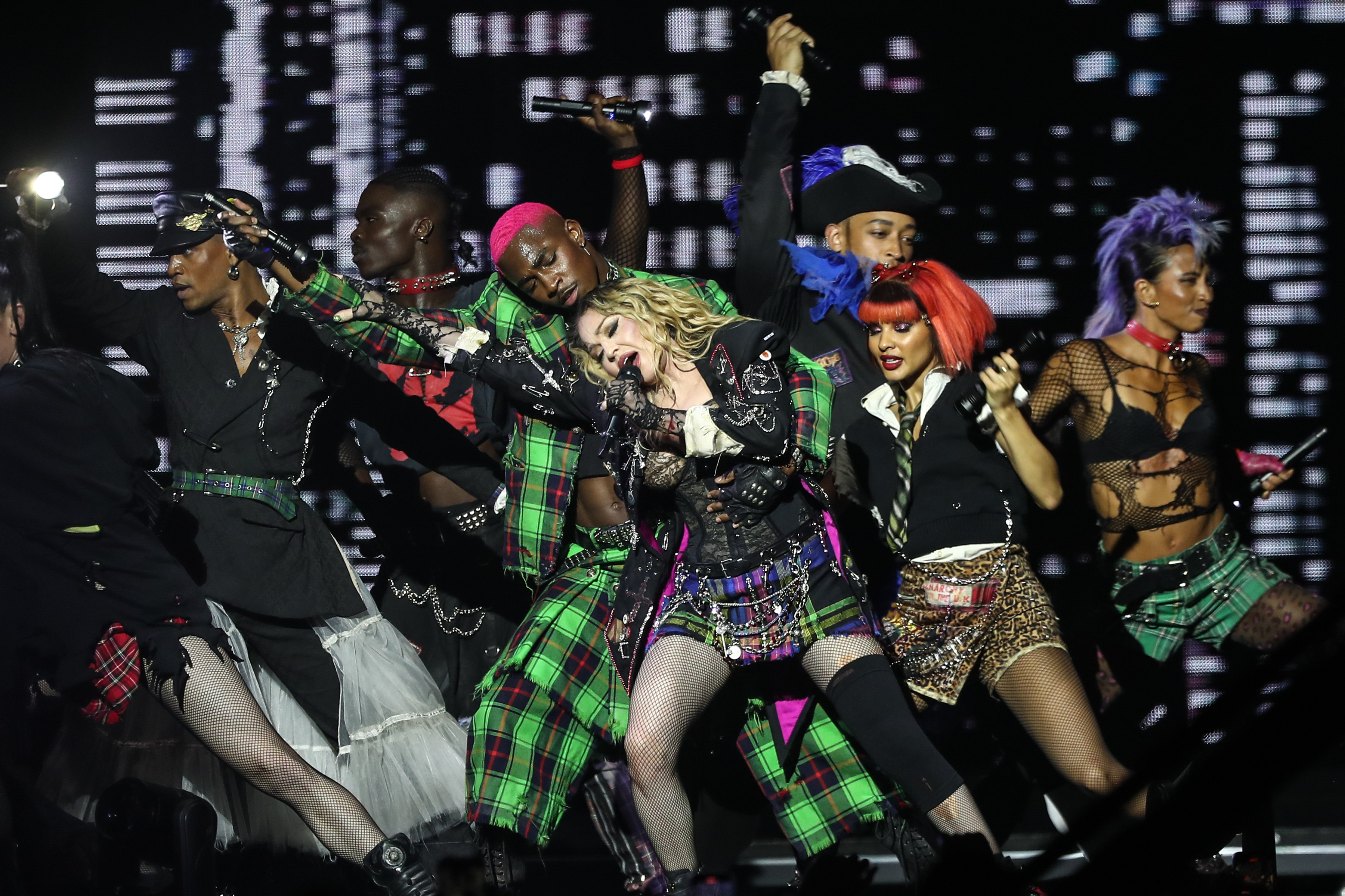 AME3447. RÍO DE JANEIRO (BRASIL), 04/05/2024.- La cantante Madonna se presenta en un concierto gratuito, única presentación de su gira The Celebration Tour en Suramérica, este sábado en la playa de Copacabana en Río de Janeiro (Brasil). EFE/ André Coelho