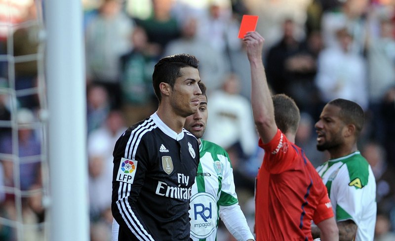 Modelo brasileña le sacó tarjeta roja a Cristiano Ronaldo