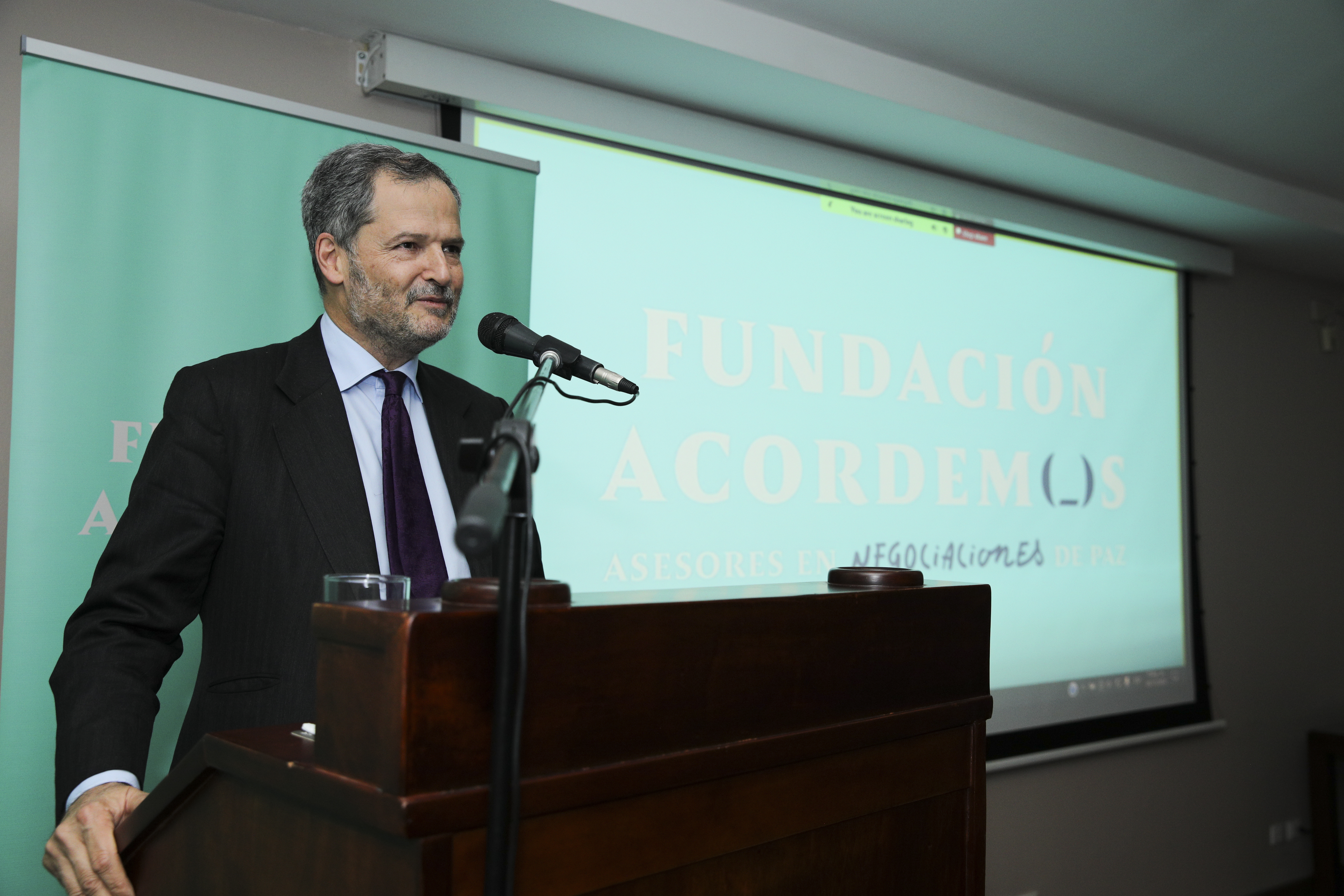 El proyecto para asesorar procesos de paz con lecciones aprendidas en Colombia